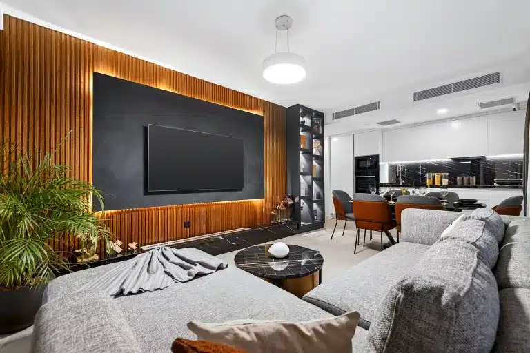 Modernes Wohnzimmer einer Resort-Wohnung in Nordzypern am Long Beach