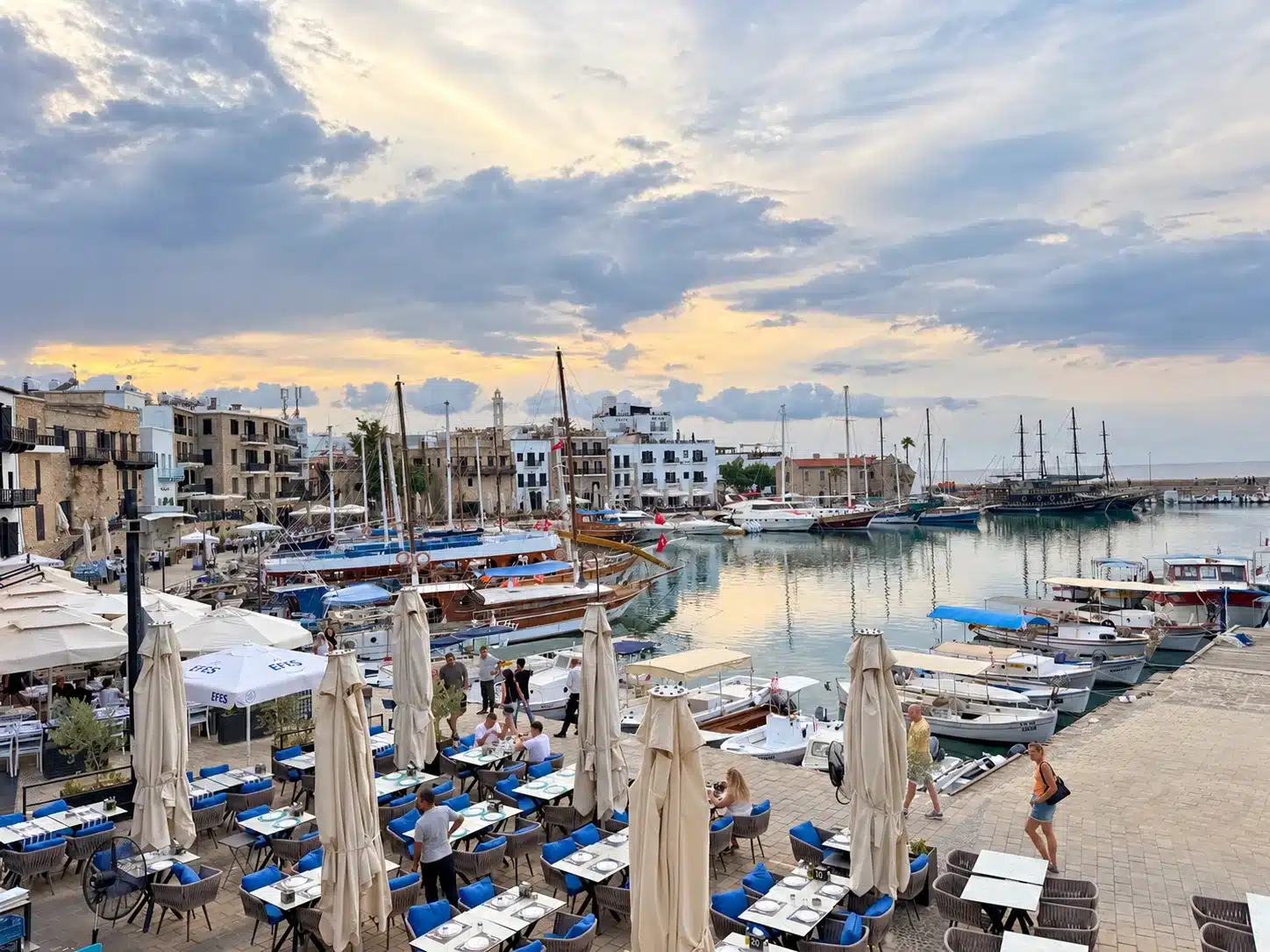 Zypern türkischer Teil: Blick auf den historischen Hafen von Kyrenia